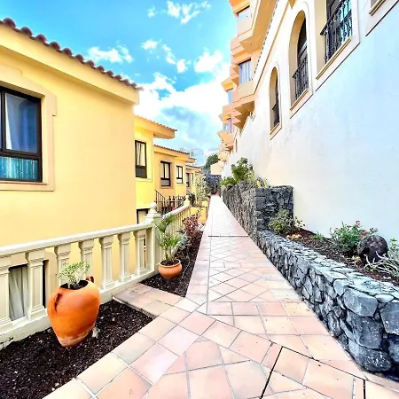 Apartamento Piso Alto, Pool, Cerca De La Playa