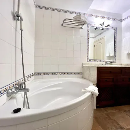 Apartamento Piso Alto, Pool, Cerca De La Playa